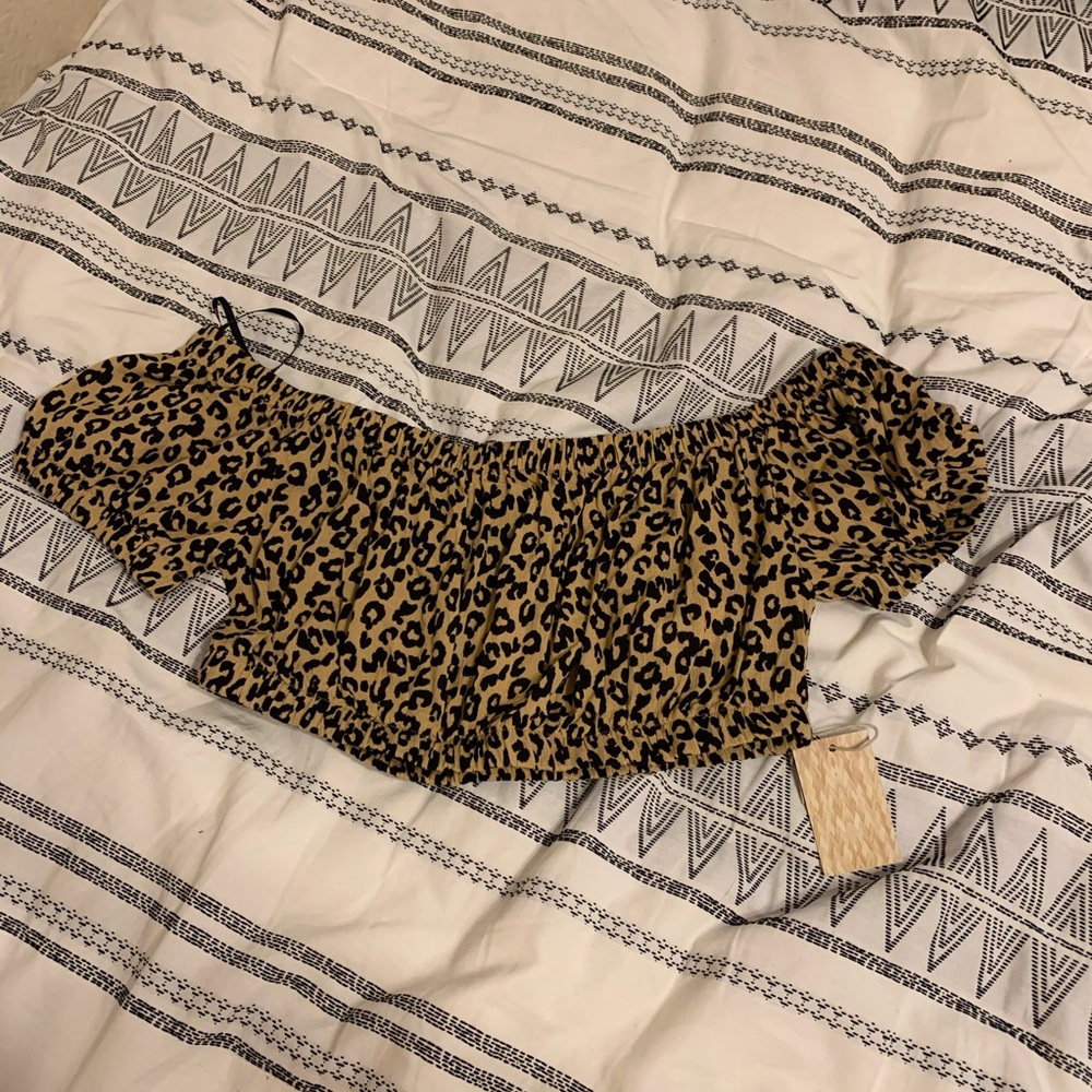 💗3 For $12💗 NWT Leopard Crop